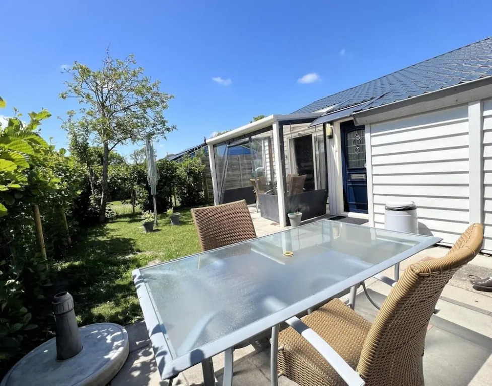 Comfortable bungalow for 4 people