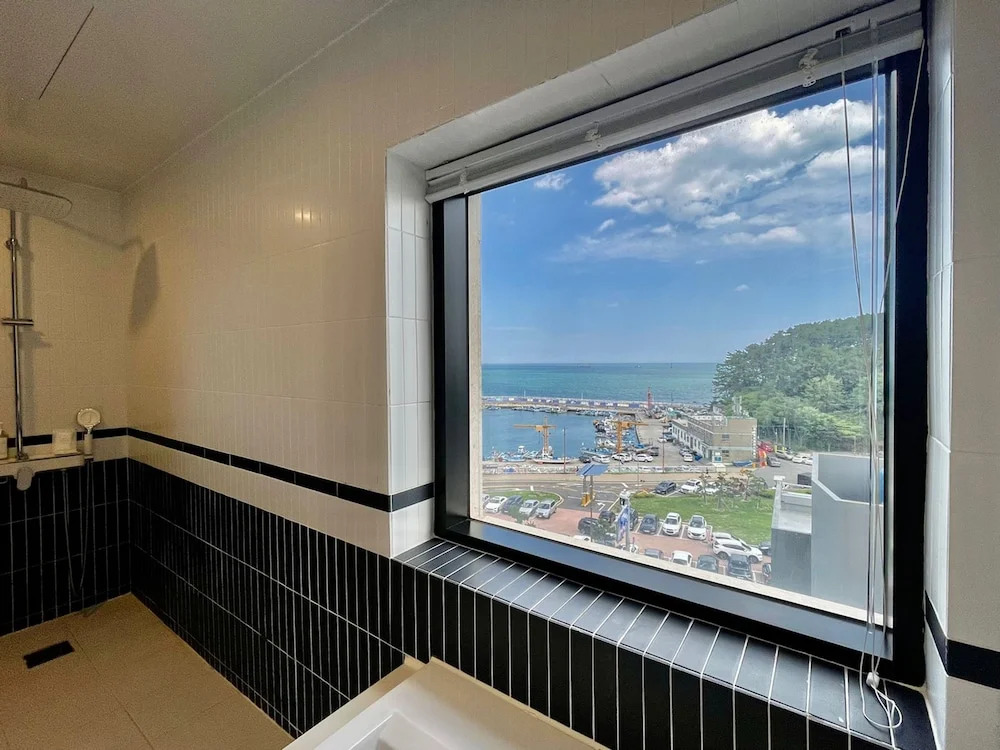 H moment Hotel songjeong
