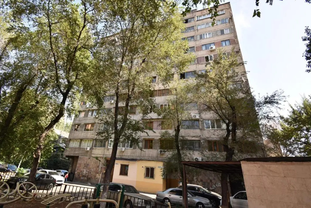 RetroCity Apartments at Mashtots Avenue