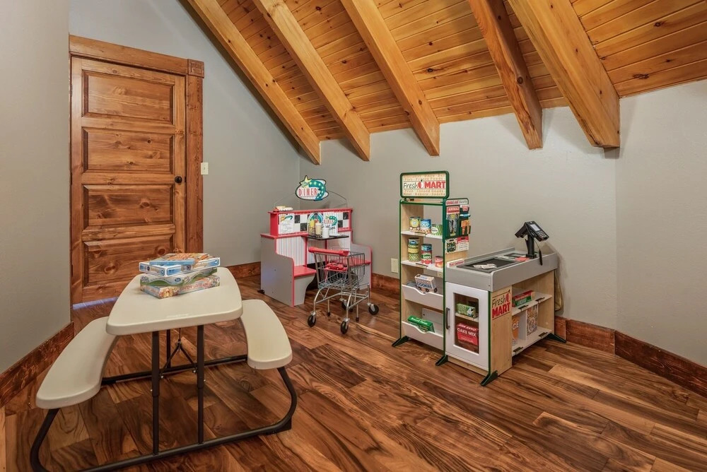 Grand Mountain Getaway 8 Bedroom Home by Redawning