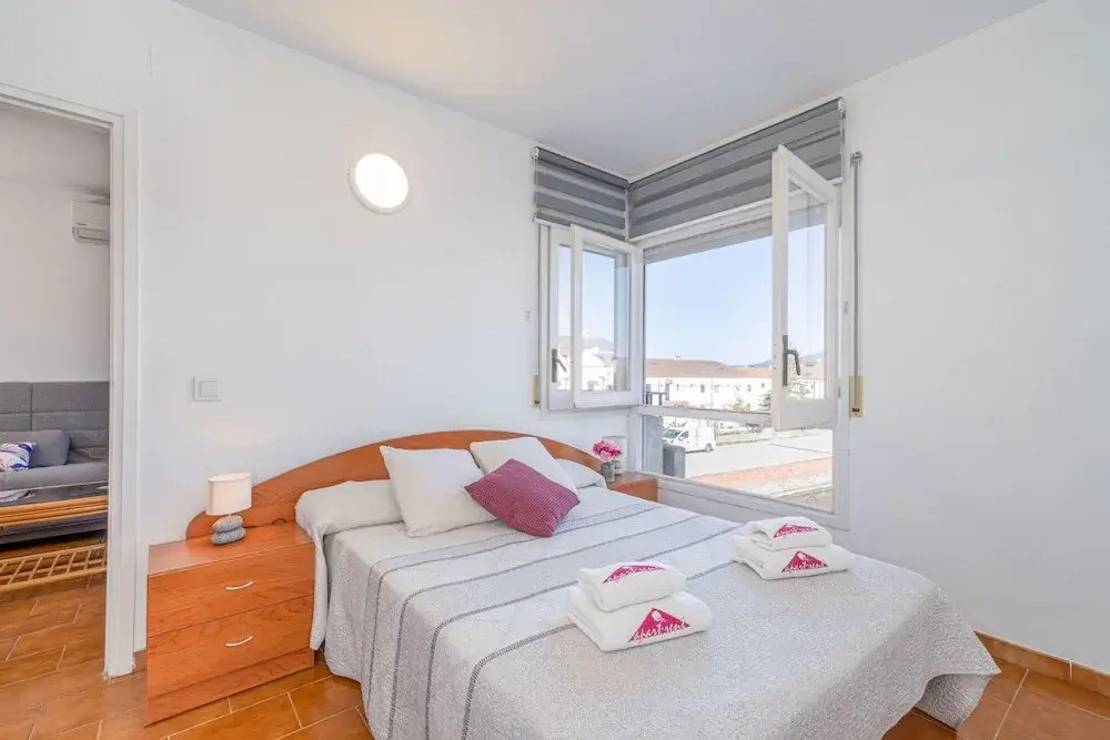 Apartment in Empuriabrava With Canal View