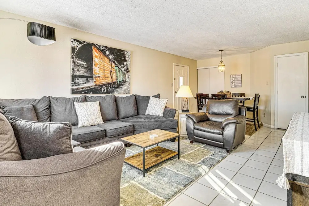 5 Mi to Eagle Creek Park: Home w/ Fenced Yard!