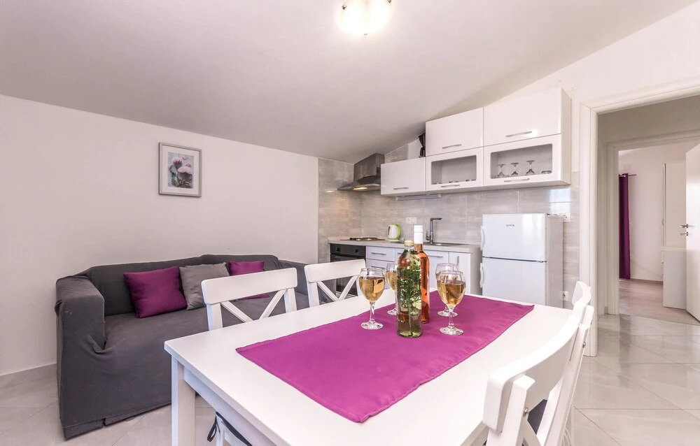 Gorgeous Home In Donje Rastane