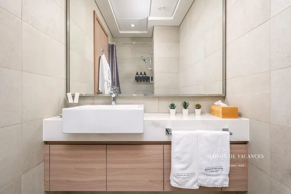 Large Balcony Studio 10 Minutes From Dubai Mall
