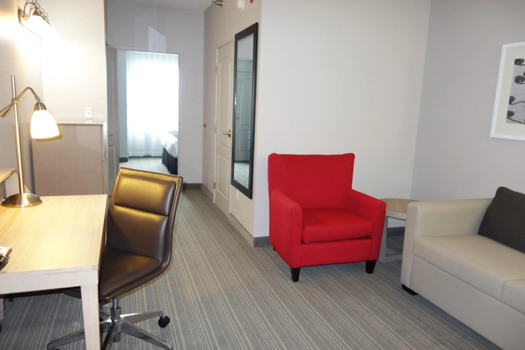 Country Inn & Suites by Radisson, Coralville, IA