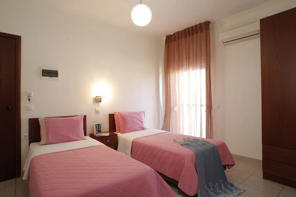 Stratos Hotel