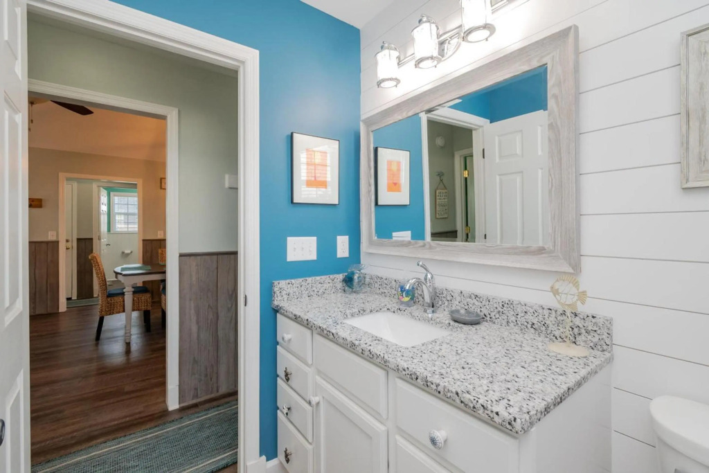 Sherrys Paradise by Oak Island Accommodations