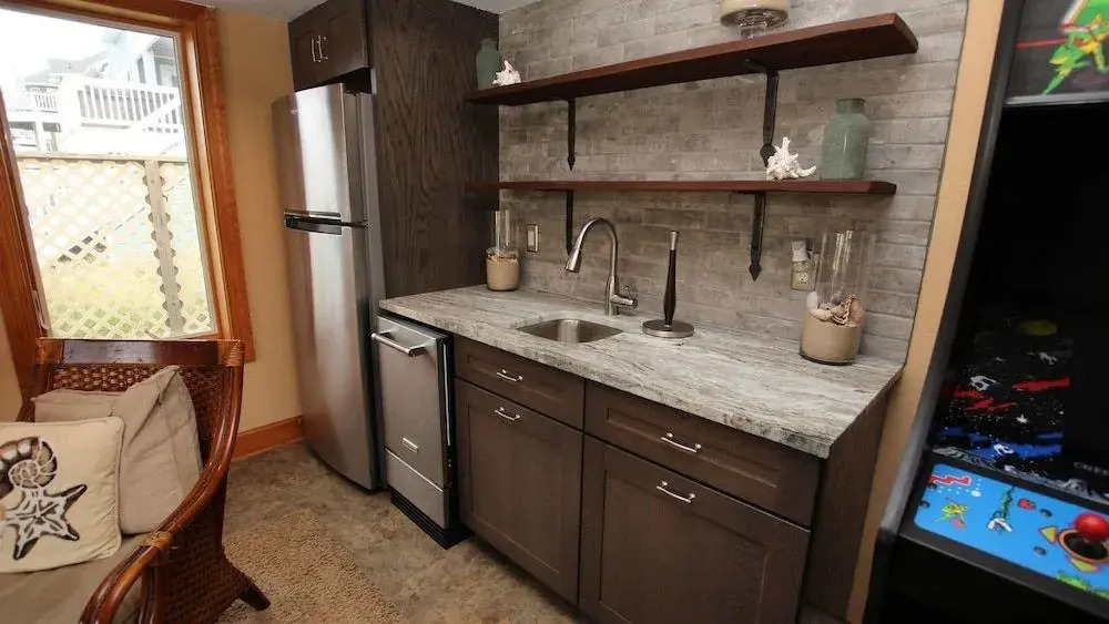 Mellow Yellow - 6 Br Home