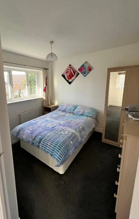 3 Bedroom house-close to Manchester airport-Free parking-private garden