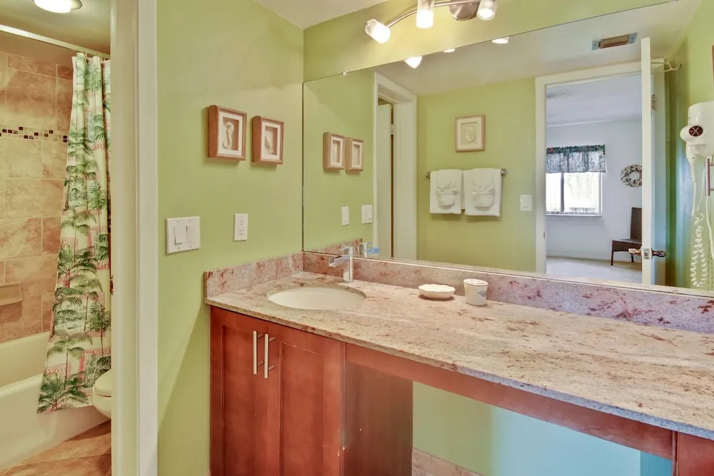 Land's End 307 Building 11 End Unit/direct Beachfront!