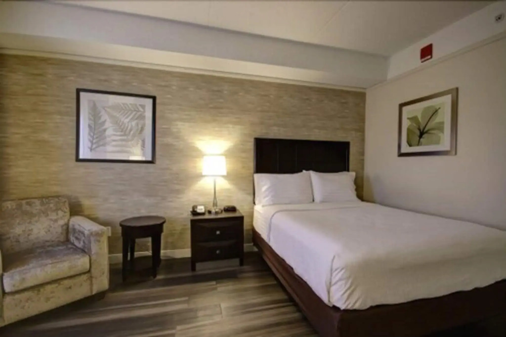 Holiday Inn Windsor - Ambassador Bridge by IHG