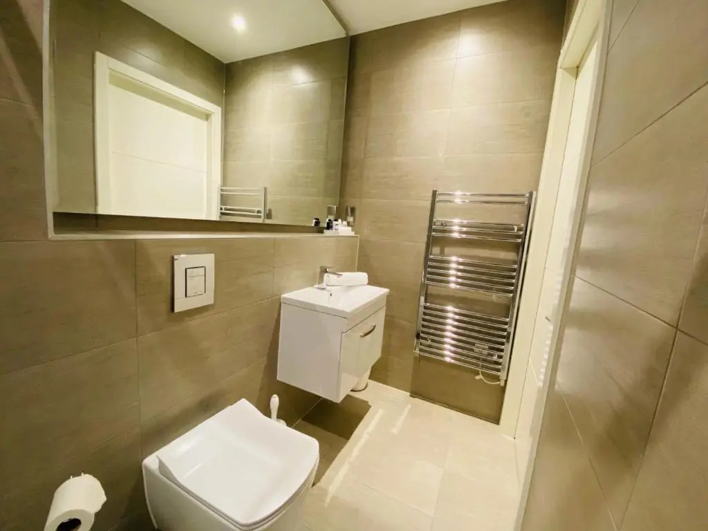 Cosy Exec Base - Entire Apartment - Home away from home by HBN