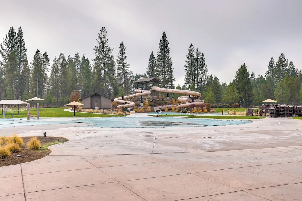 Hot Tub & Community Perks: Sunriver Retreat