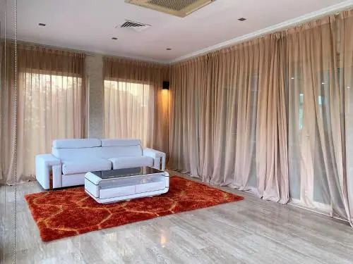 Dubai 5* Penthouse front sea 6 Bdr. private pool!