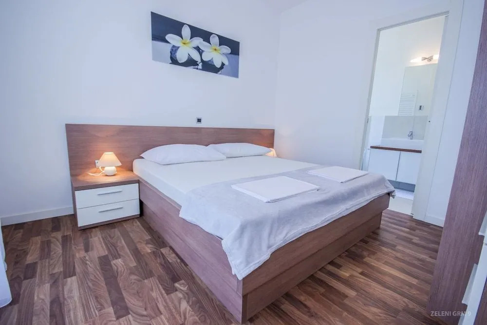 Villa Oleander by Domus Mirus - Rooftop Cinema & Pool & 6min Walk to Beach