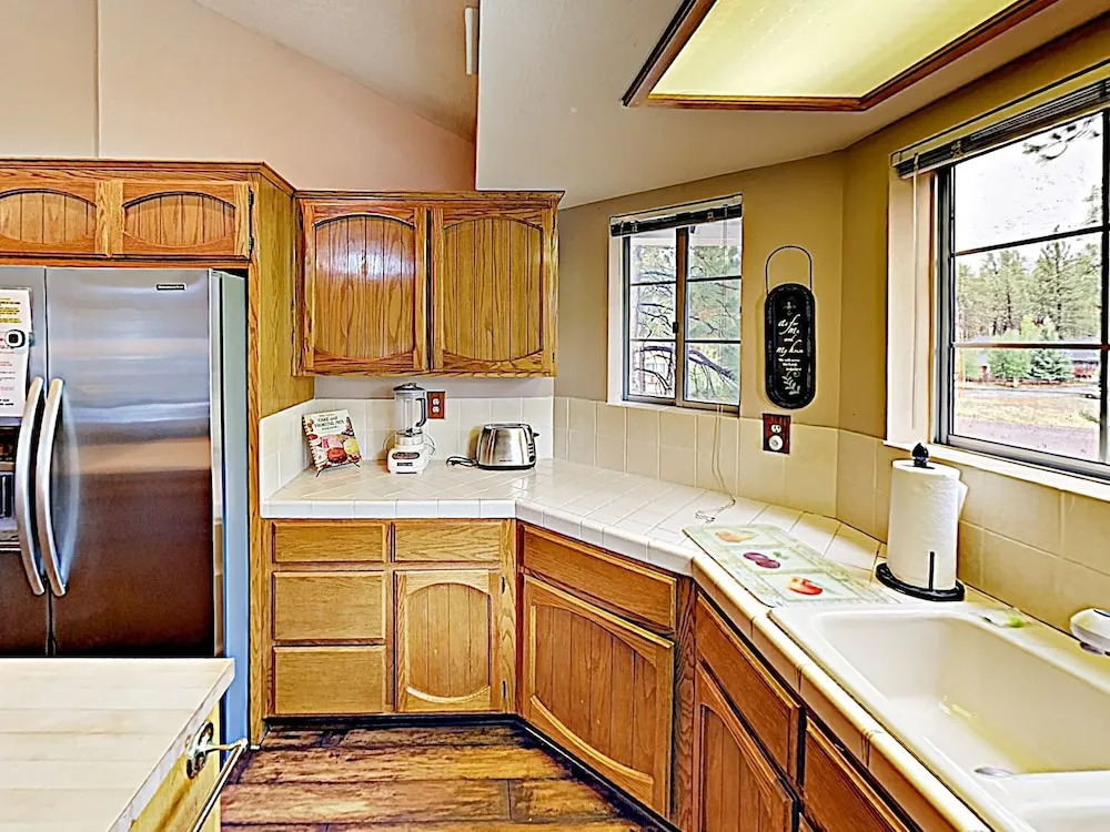 Eagles Nest: Large House Near Lake & Ski Resorts 3 Bedroom Home