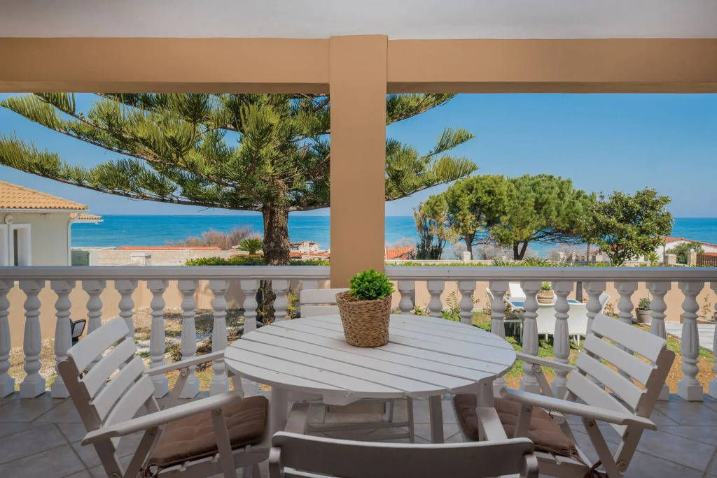 Sea Elegance Villa - On the Beach, by ZanteWize