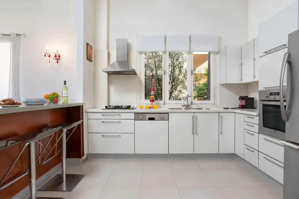 Charming 3BR in Rothschild by HolyGuest