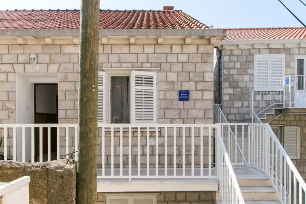Apartment Angelina - Three Bedroom Apartment With Balcony and Sea View