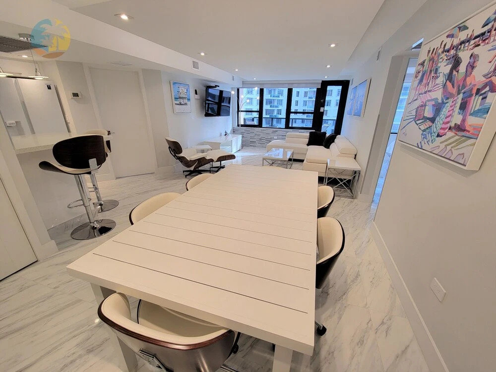 Alexander 611 3 Bedroom Apts by RedAwning