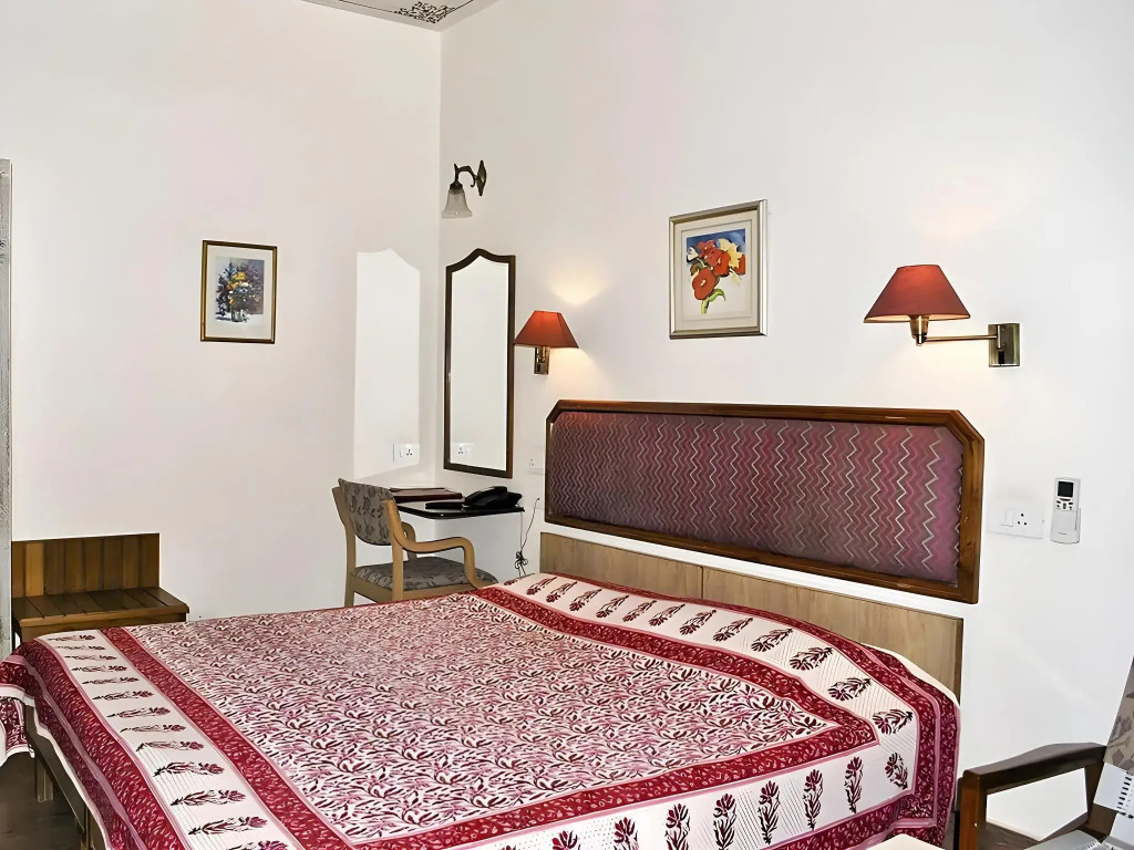 Hotel Arya Niwas