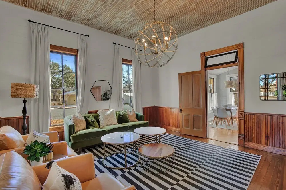 Gorgeous Home 1 Blk From Main w/ Hot Tub & Fire Pit!