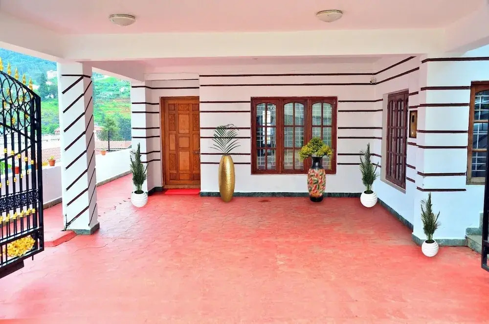 Elk Hill Palace