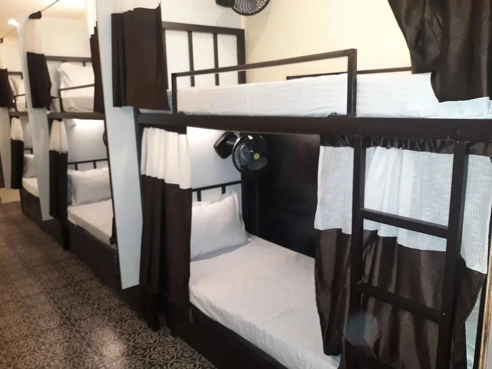 Deck 3 Airport Dormitory - Hostel