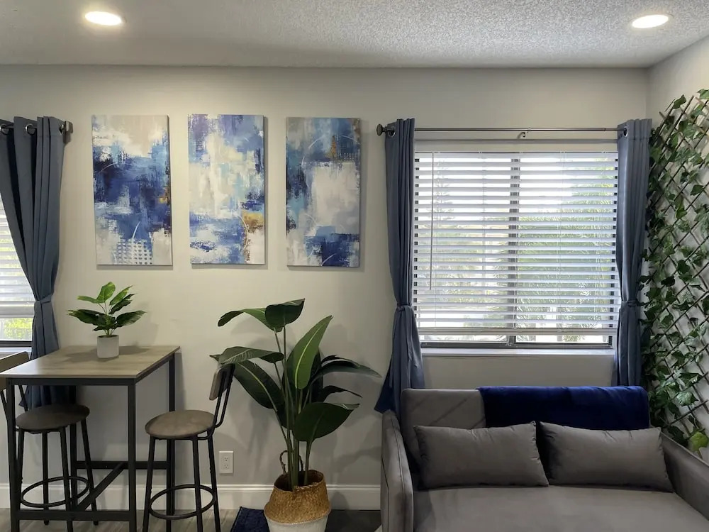 Sunny Palms Inn