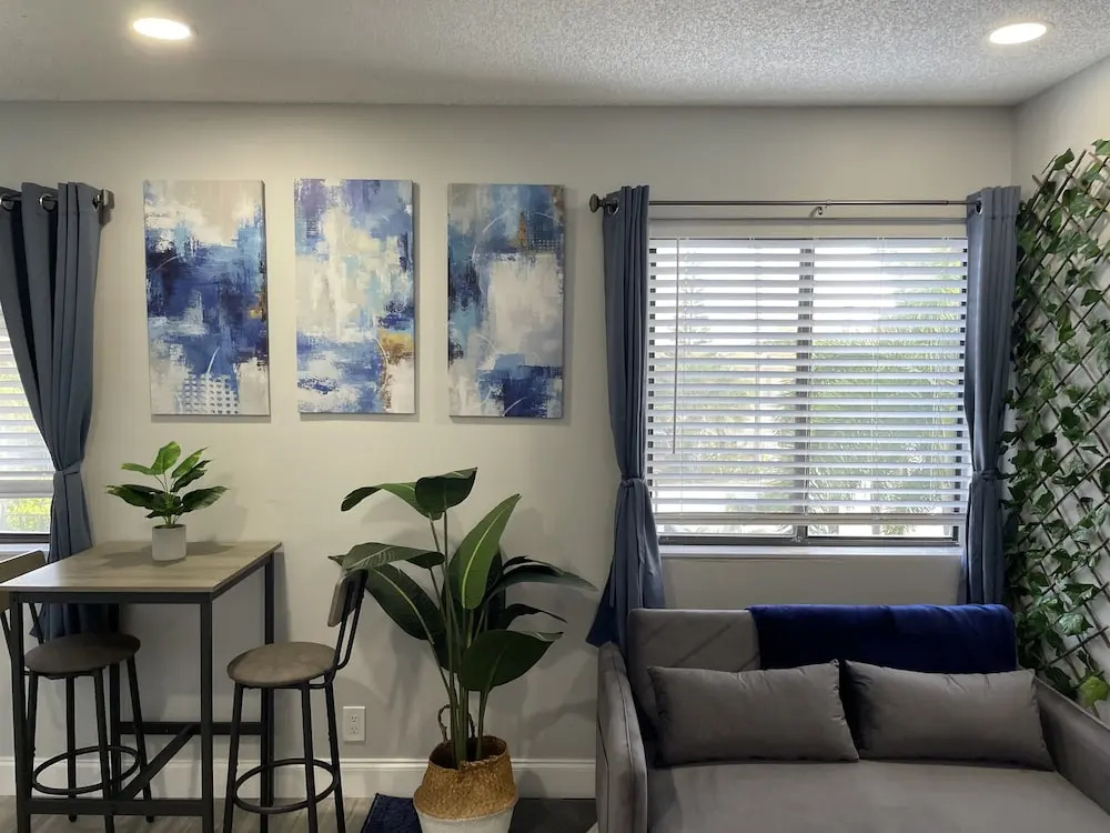 Sunny Palms Inn