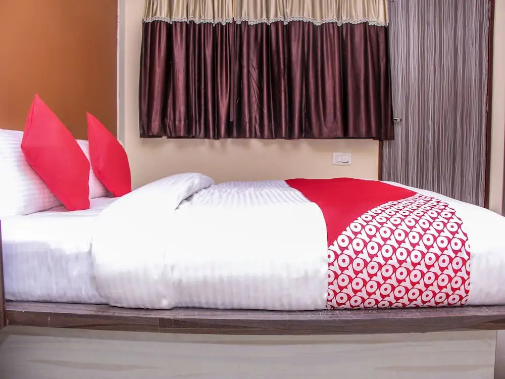 Capital O 14864 Hotel Satyam Inn
