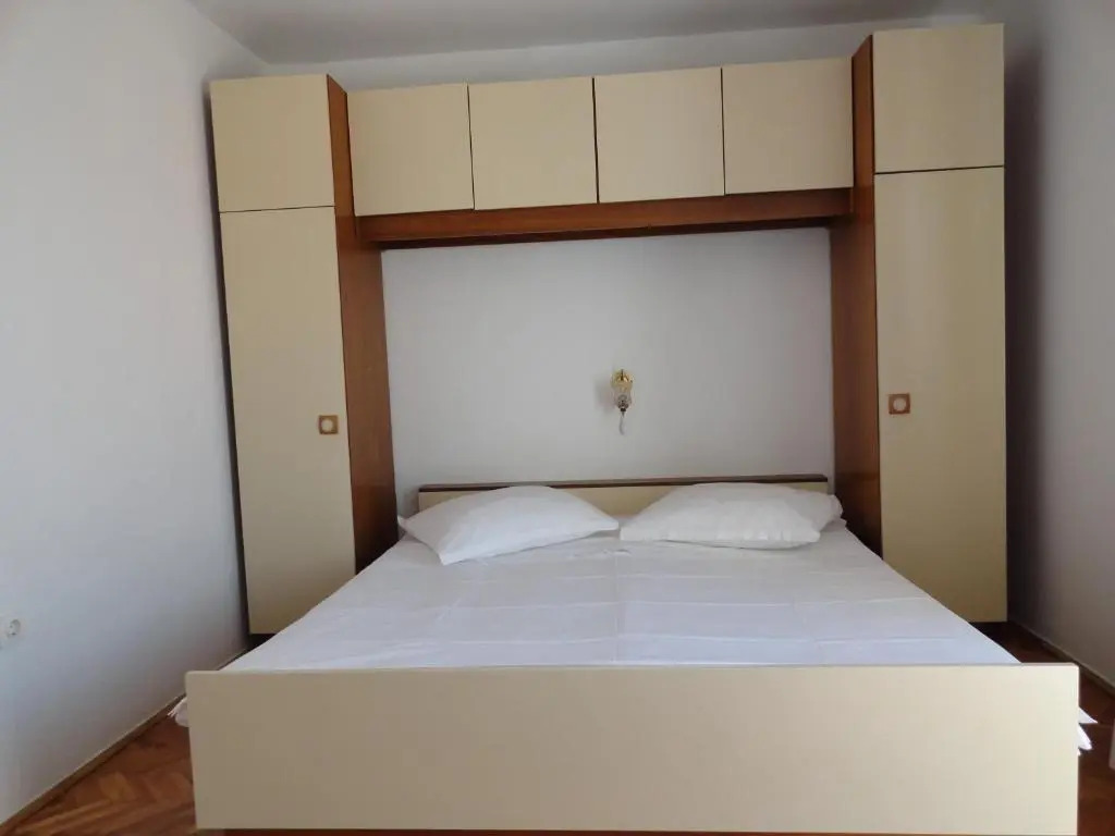 Apartments & Rooms Karmela
