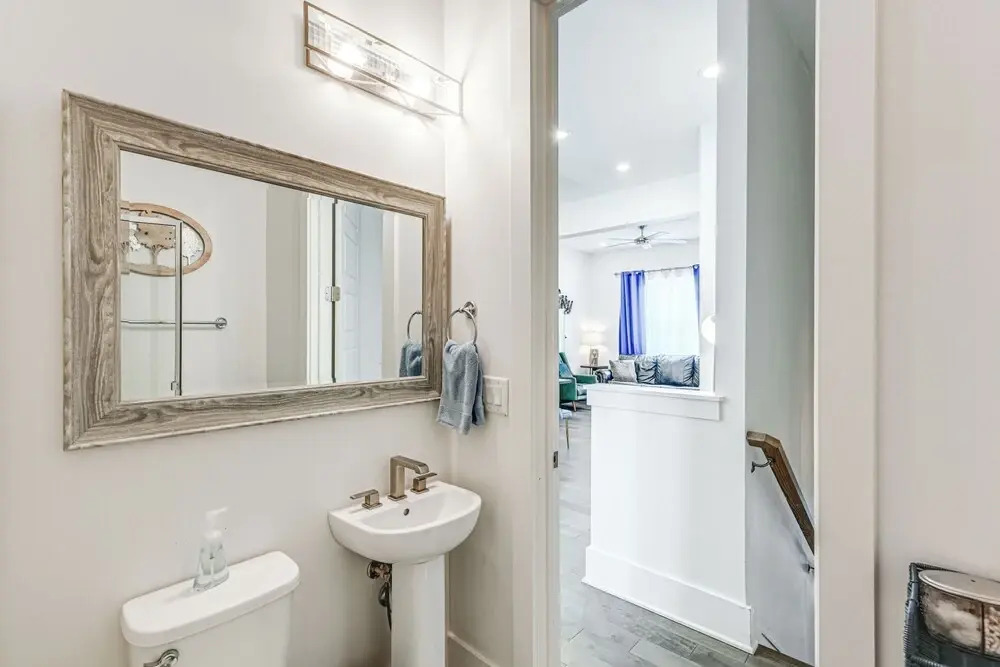 Bright Nashville Townhome ~ 5 Mi to Downtown!