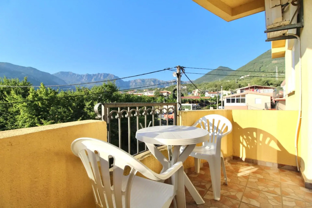 Cejovic Apartments & Pool