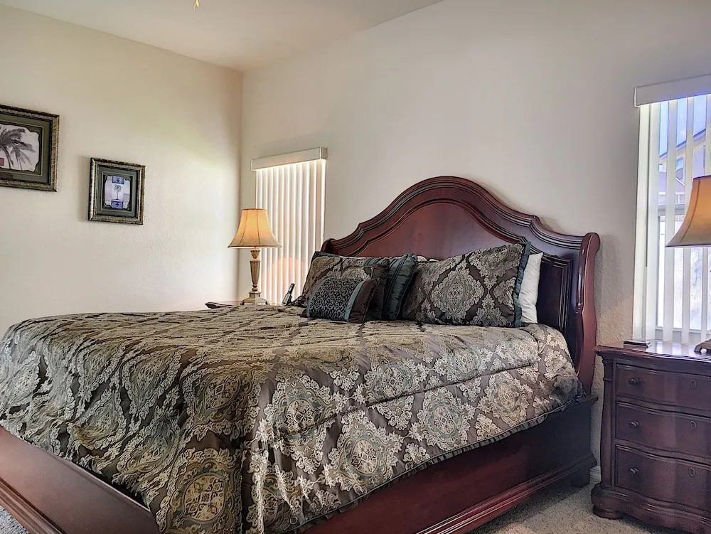 Charleston Manor by Florida Spirit