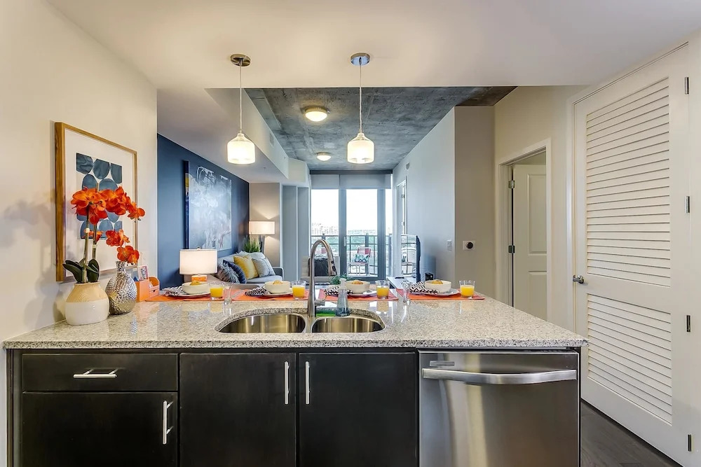 Plush 1BR w/ Pool + Gym in Victory Park