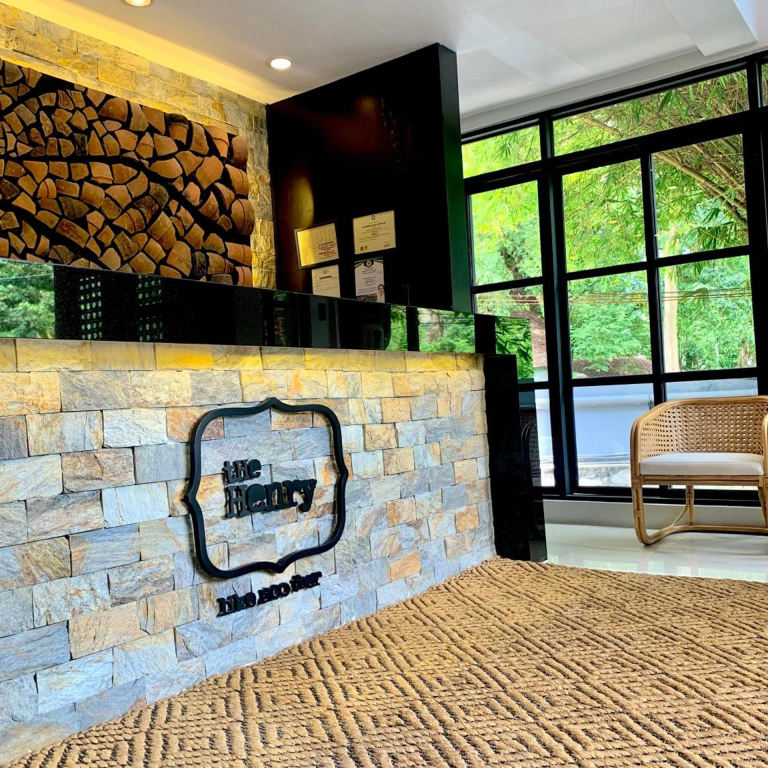 The Henry Resort Taramindu Laiya