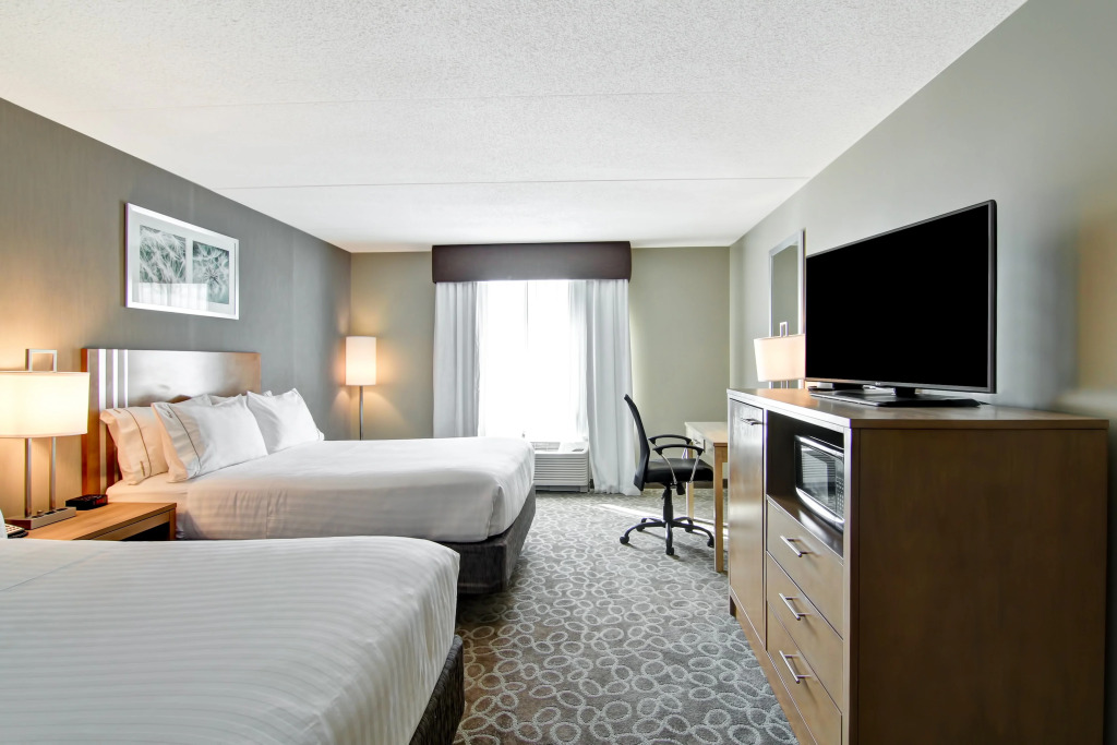 Holiday Inn Express & Suites Oshawa Downtown - Toronto Area by IHG