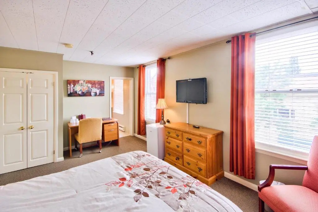 The Queen’s Cue, Stratford, A Tribute Portfolio Hotel