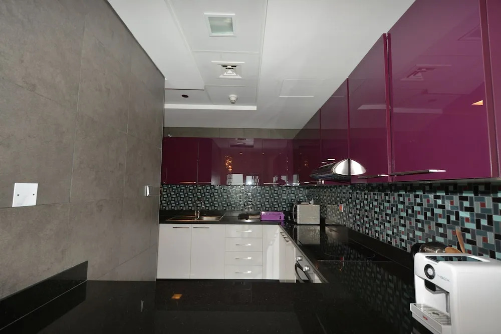 Cayan Tower by Deluxe Holiday Homes