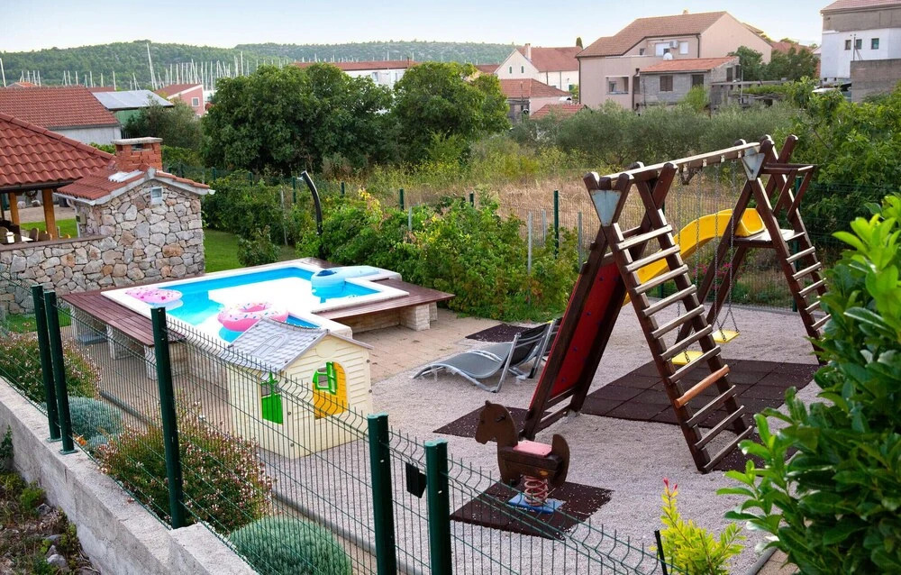 Nice Home in Pirovac With Wifi and 4 Bedrooms