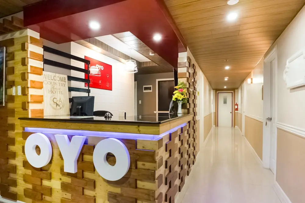 OYO 240 Country Artist Hotel