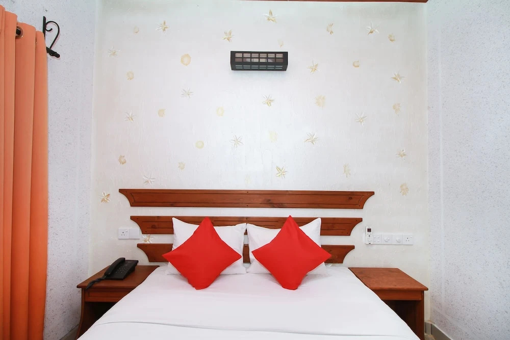 OYO 242 Dhanamuthu Hotel And Banquets