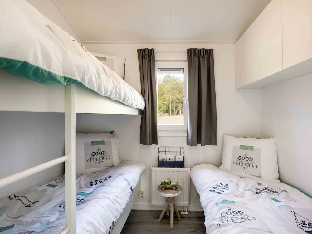 Modern chalet with a dishwasher, located in Park De Veluwe