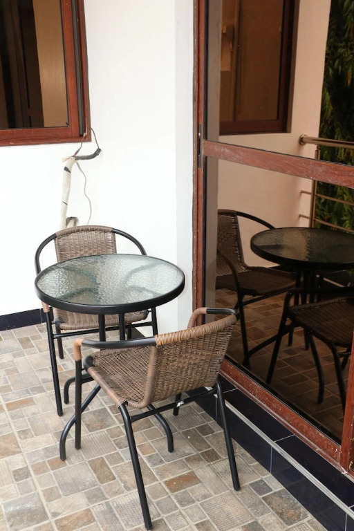 Queens Court Hotel