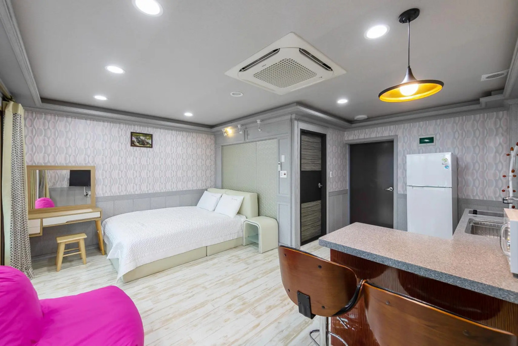 Geoje Marine Castle Spa Pension