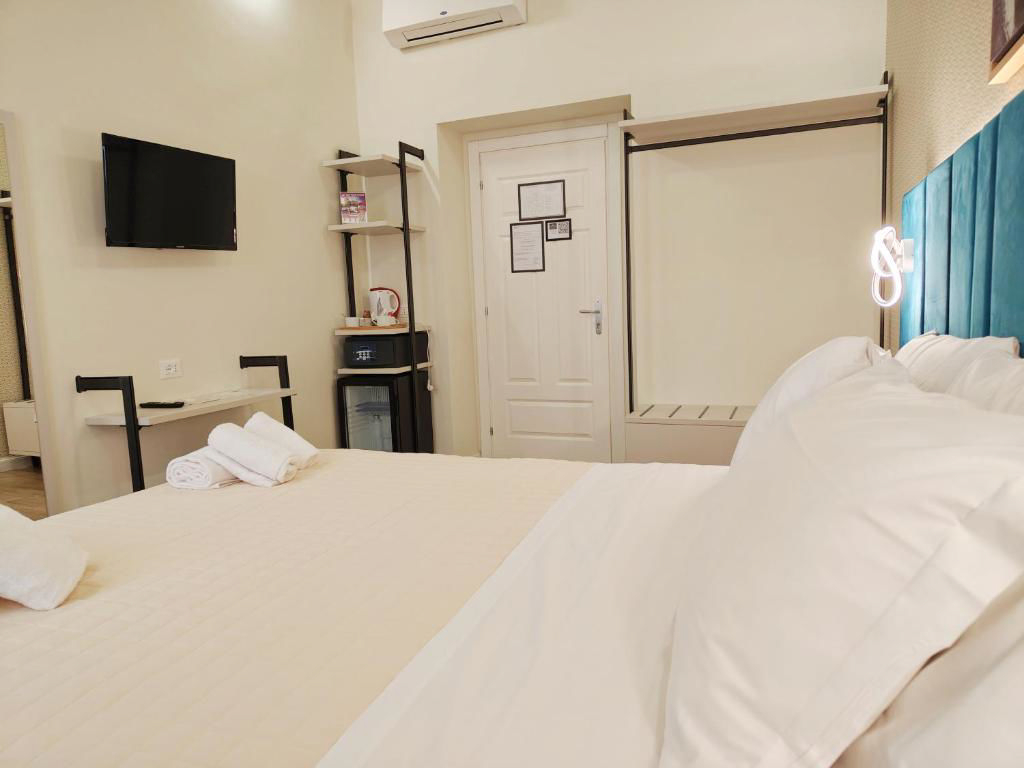 Nicole Suite