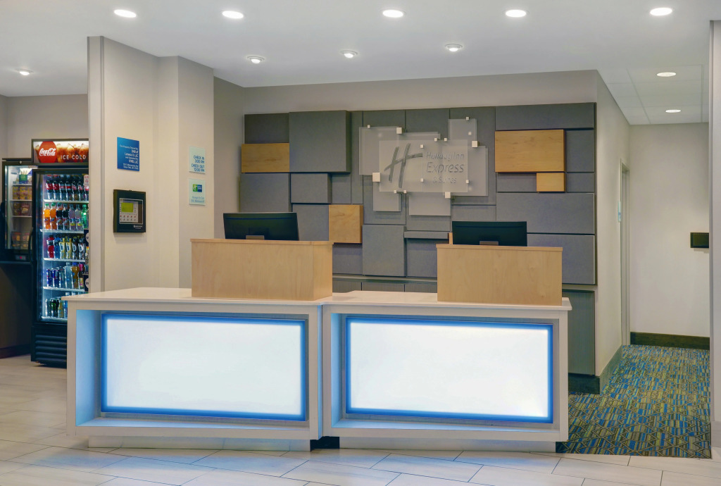 Holiday Inn Express & Suites - Lenexa - Overland Park Area by IHG