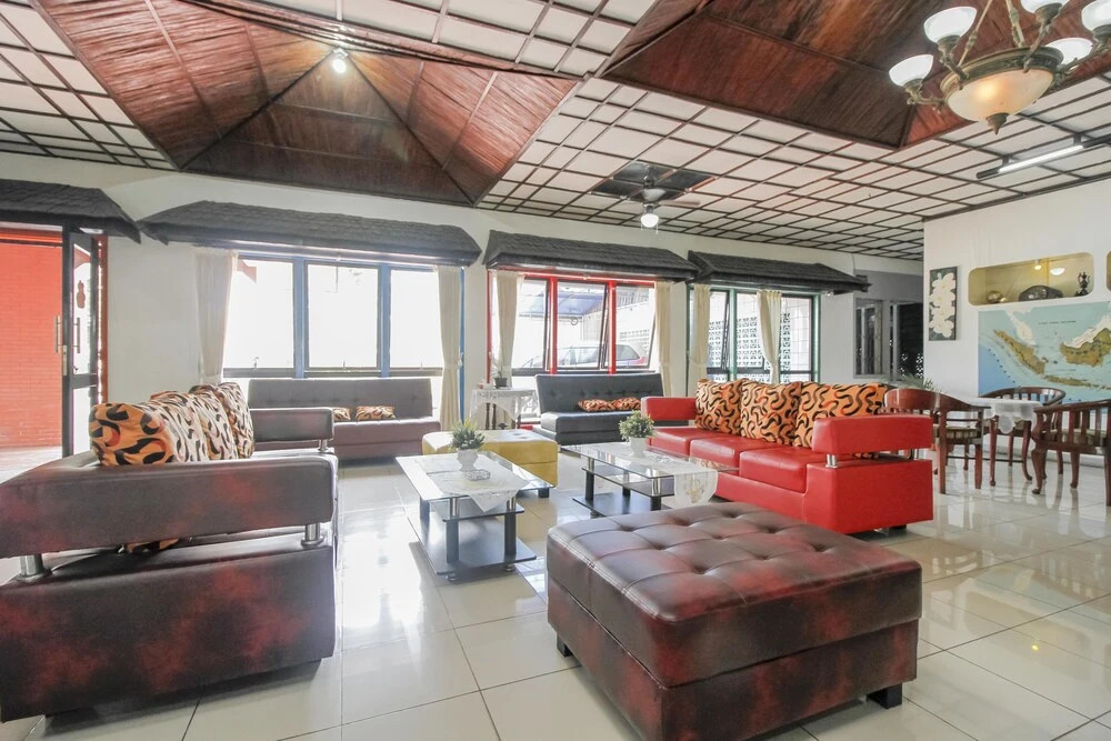 RedDoorz near Pelabuhan Tanjung Pandan Belitung