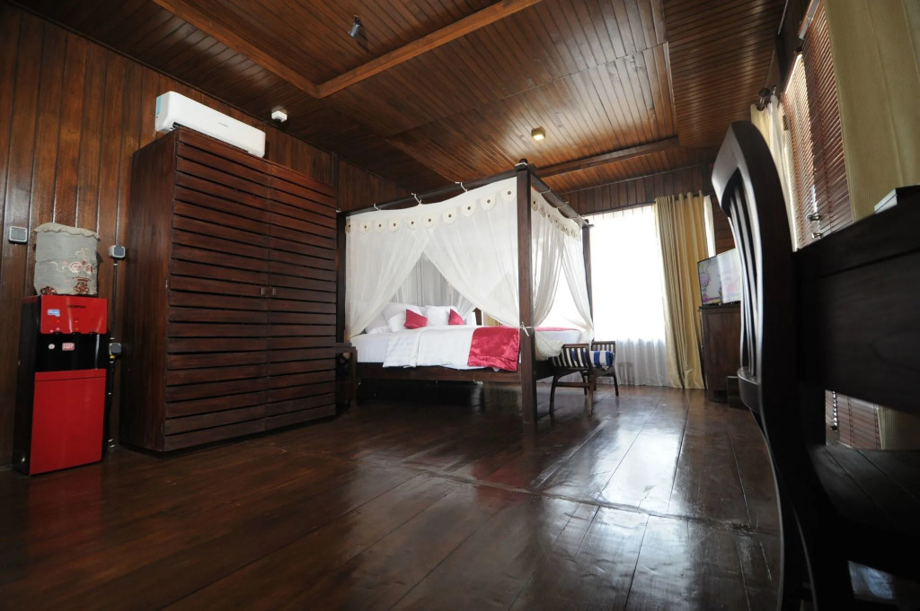 Sylvia Beach Villa